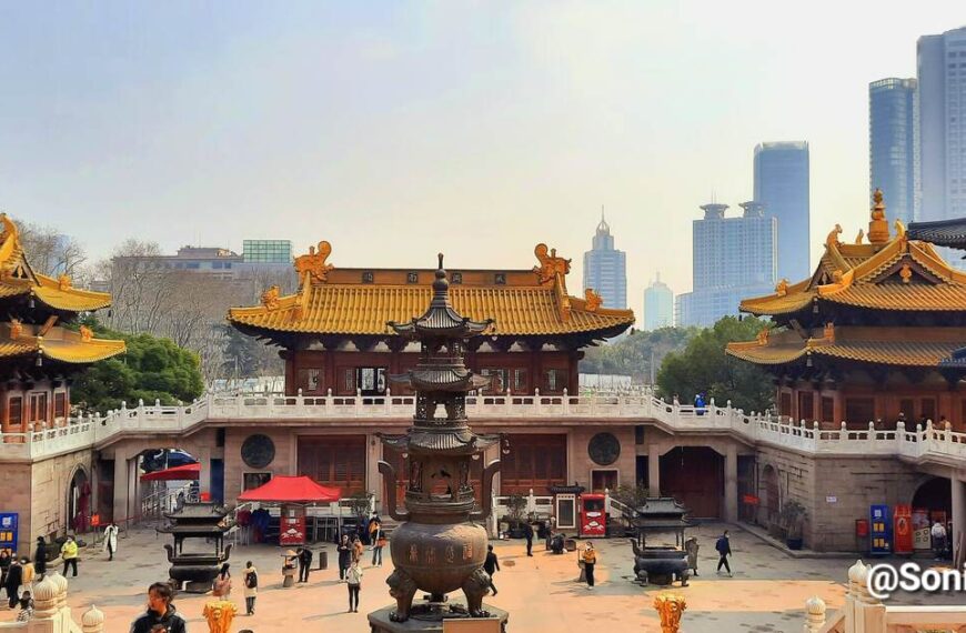 Le Temple Jing’an : Un sanctuaire Bouddhiste au cœur de Shanghai