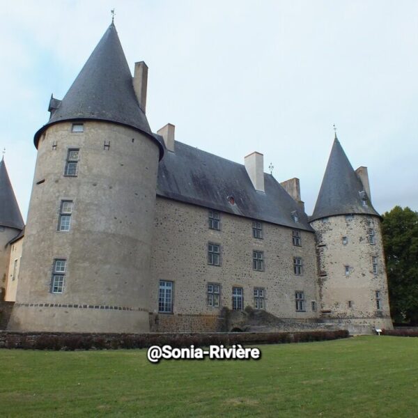 Le château de Villeneuve-Lembron : un joyau historique