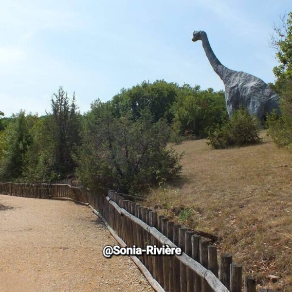 Voyage au temps des dinosaures : découvrez Préhist Dino Parc