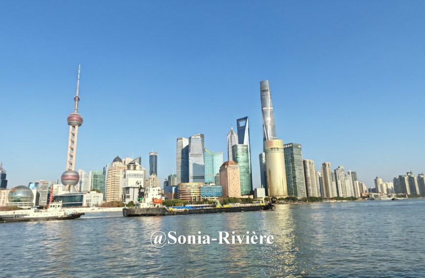 D’une rive à l’autre sur le fleuve Huangpu 黄浦江